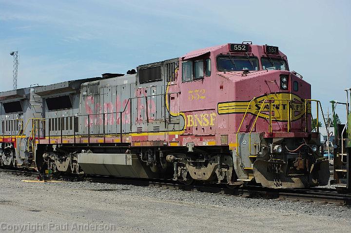 BNSF 552 - Dash 8-40BW.jpg